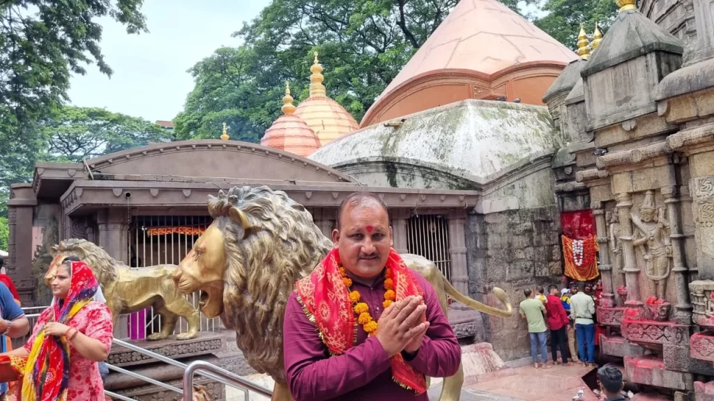 Pilgrims performing rituals at Kamakhya Devi Temple during 4-day Guwahati spiritual tour.