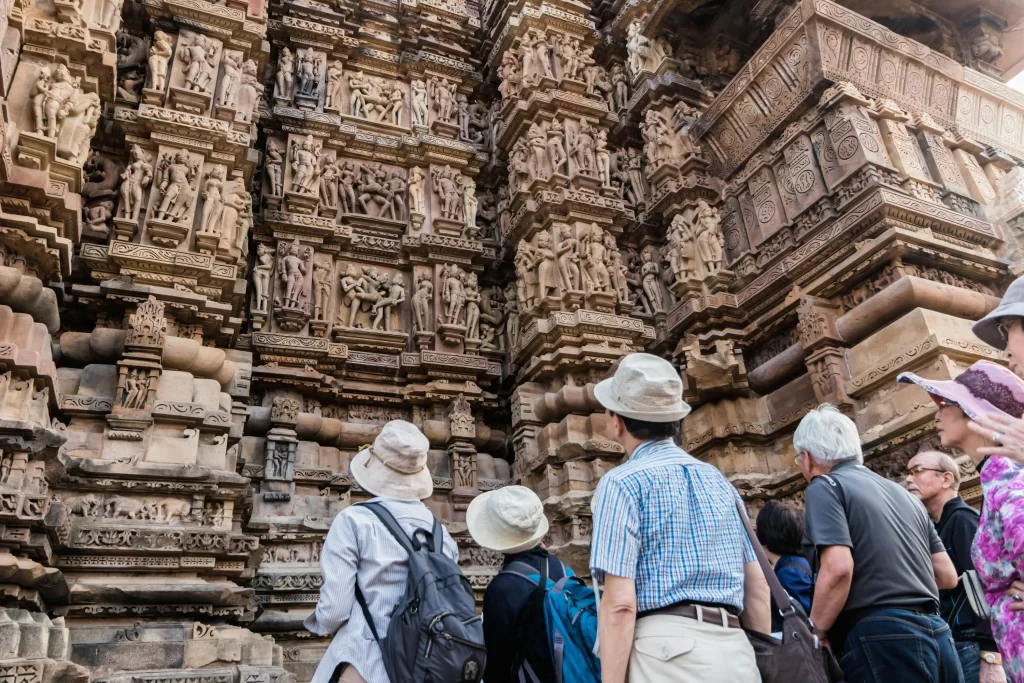 カジュラホのカーマスートラ寺院群とインド世界遺産を巡る6日間ツアー – タージマハルや歴史的建造物を訪れる旅