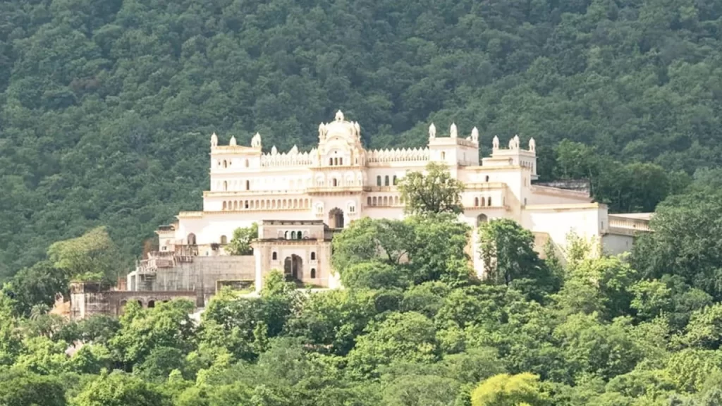 Hotel Rajgarh Palace Khajuraho by Oberoi Group showcasing royal heritage palace architecture and luxury ambiance